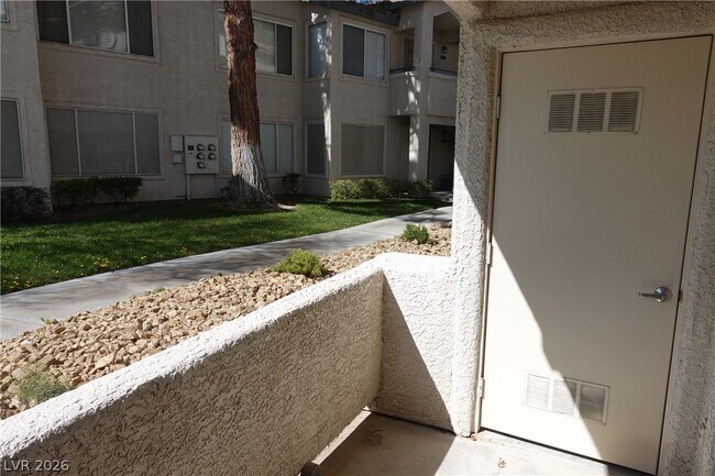 Building Photo - 3131 Key Largo Dr