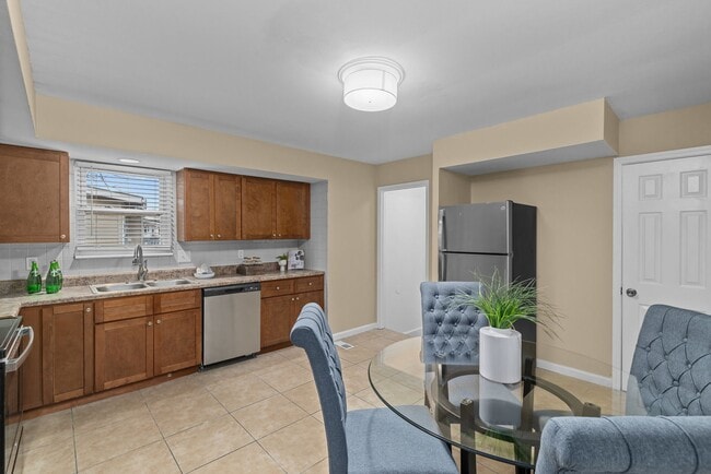 Building Photo - 615 Wren Dr