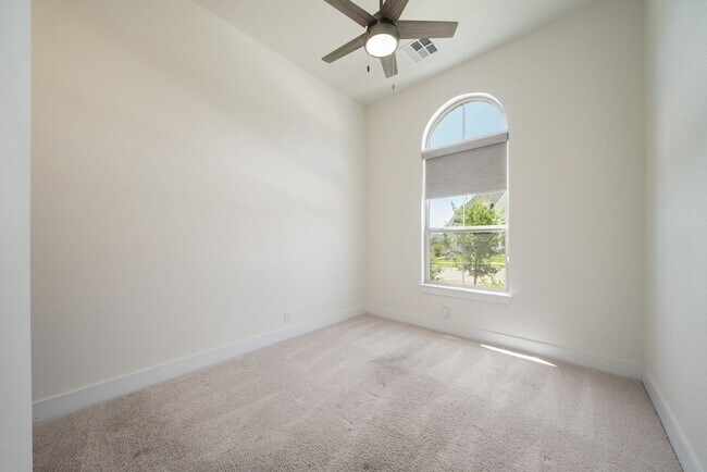 Building Photo - Stunning 4-Bed, 4.5-Bath Home with Pool Access and Private Yard in New Braunfels