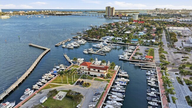 Building Photo - 220 Lake Shore Dr