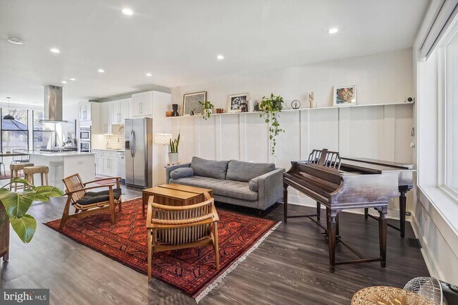 Building Photo - 416 Longfellow St NW