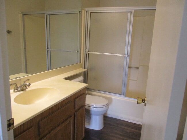 Building Photo - 2 bedroom, 2 bath 3rd floor condo