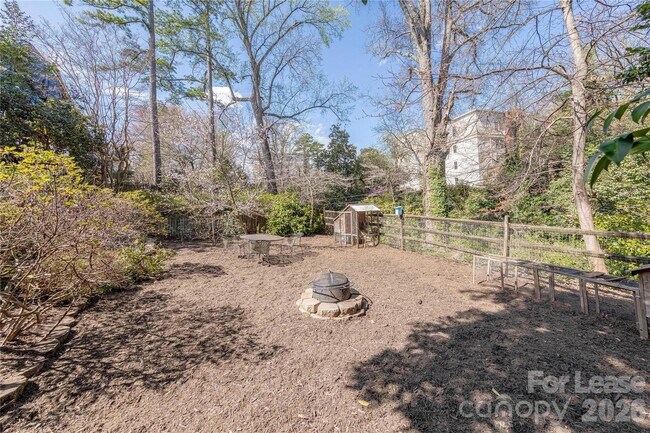 Building Photo - 2101 Dartmouth Pl