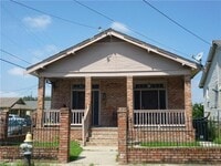 Building Photo - 2500 Monroe St