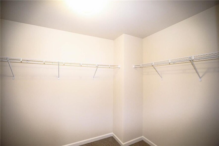 Building Photo - 327 Cashes Ct