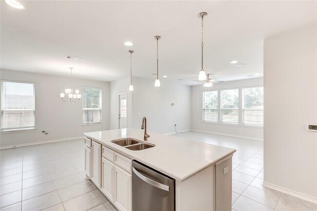 Building Photo - 14400 McCoy Lp