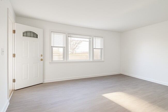 Building Photo - 306 Clifton Ave