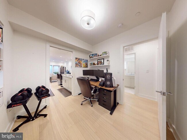 Building Photo - 2642 39th St NW