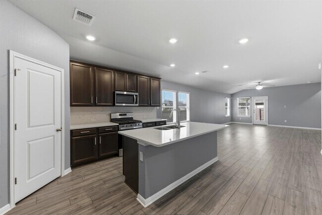 Building Photo - 100 Javans Nest