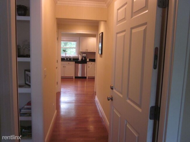 Building Photo - 3670 Ashworth Dr