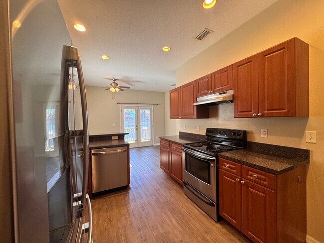 Building Photo - Charming 3-Bedroom Home with Modern Update...