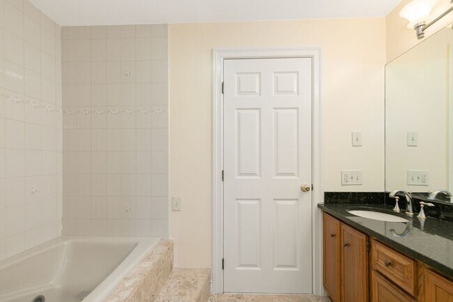 Building Photo - 1 Sutton Pl