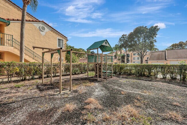 Building Photo - Spacious 3BR/2.5BA in Gated Milano Community