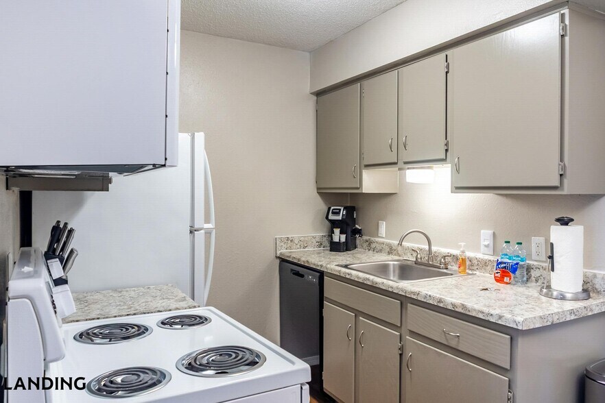 Building Photo - 6326 S 107th E Ave