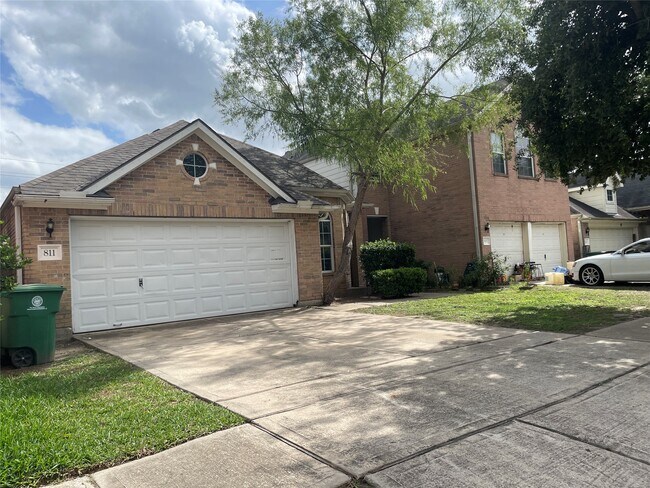 Building Photo - 811 Forest Hillside Ln