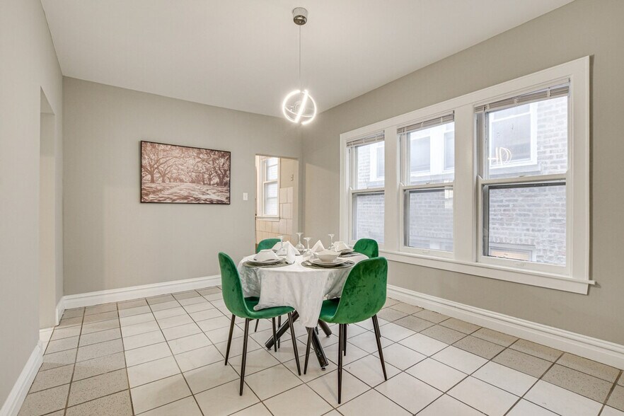 Building Photo - 6435 N Leavitt St