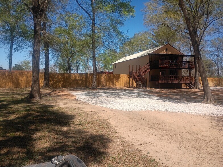 Building Photo - 738 Old Pin Oak Rd