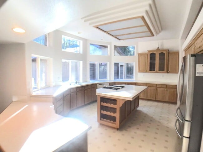 Building Photo - Jemez Mountains 3 bedroom with an open layout and large living areas and kitchen.