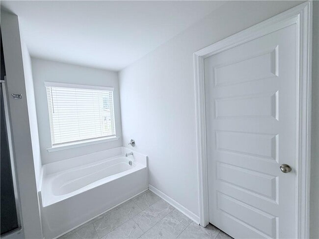 Building Photo - 409 McGinnis Cir