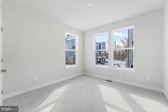 Building Photo - 44592 Strabane Ter