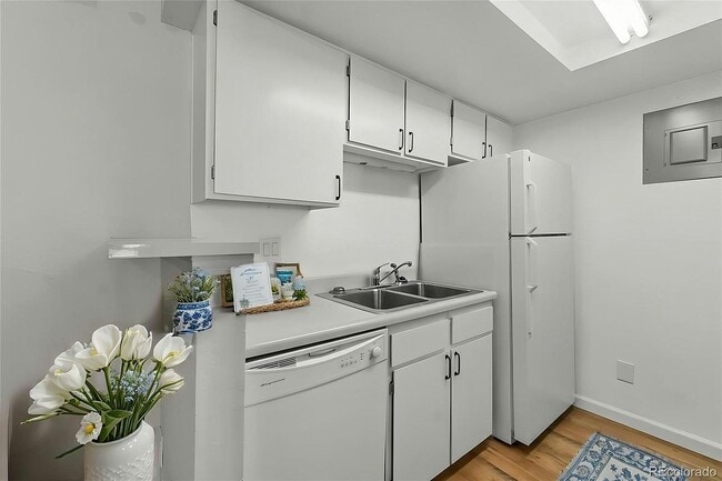 Building Photo - 8555 S Fairmount Dr