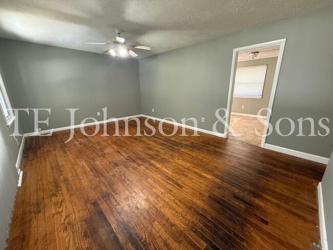 Building Photo - Charming 4 Bedroom in Winston Salem