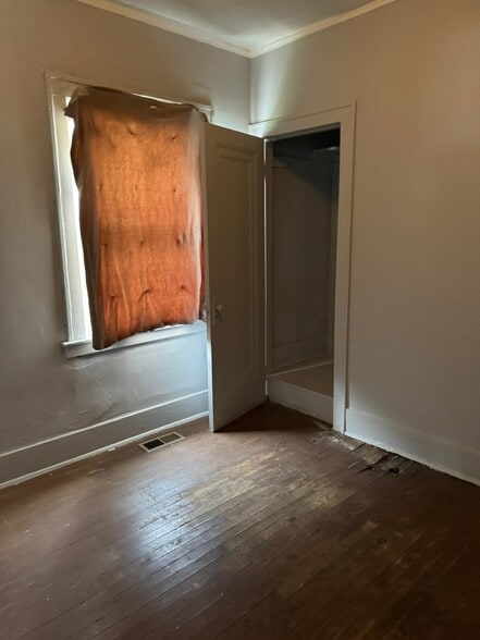 Building Photo - 5378 Maxwell Ave