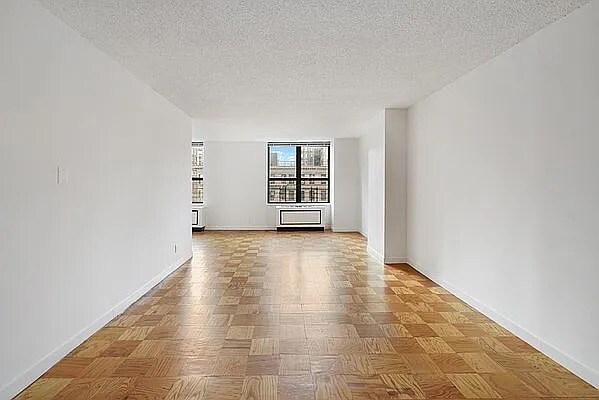 Building Photo - 147 W 87th St