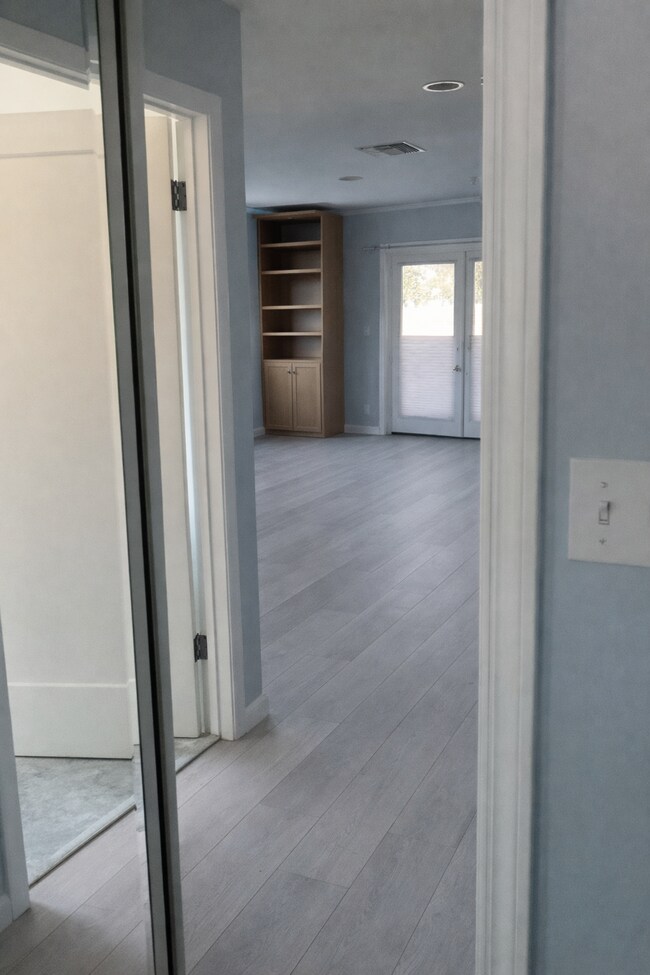 Building Photo - "Charming 3-Bedroom Oasis on Sunset Avenue – 1892 Sq. Ft. of Comfort and Style in Pasadena!"