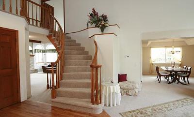 Curved staircase to second floor - 6782 Swadley Court
