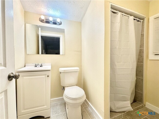 Building Photo - 104 E Fowler Ave