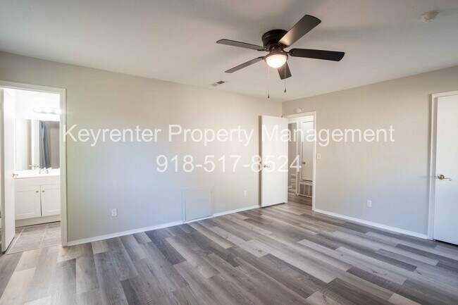 Building Photo - 3 Bed / 2 Bath / Near Tulsa Arts District