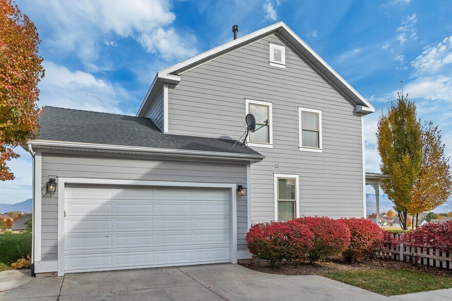 Building Photo - 4253 W Clarks Hill Dr