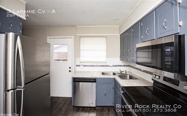 Building Photo - 3 Laramie Cv - A - 2 beds, 1 full bath