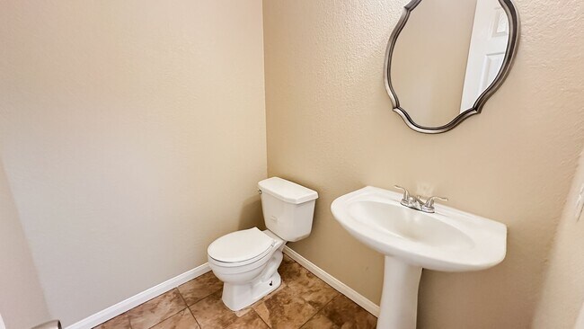 Building Photo - Charming 3-Bedroom Home Just Minutes from ...