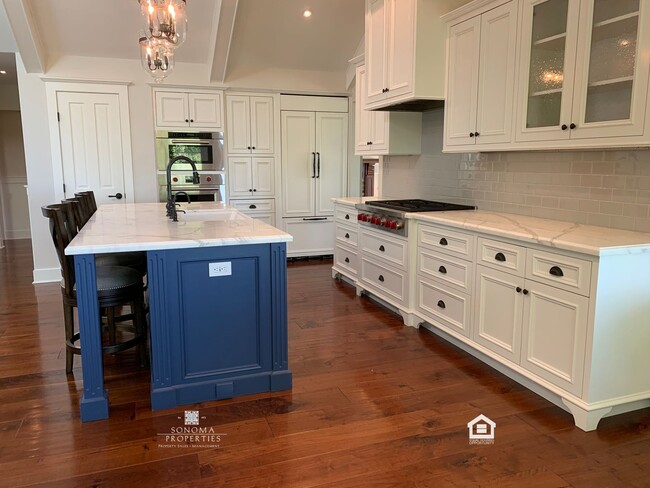 Building Photo - Stunning 3BD/2.5BA Home with Breathtaking ...