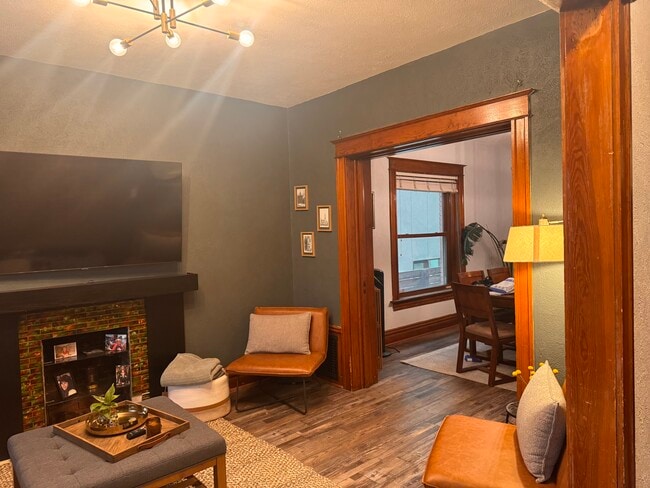 Building Photo - 2415 Vine St