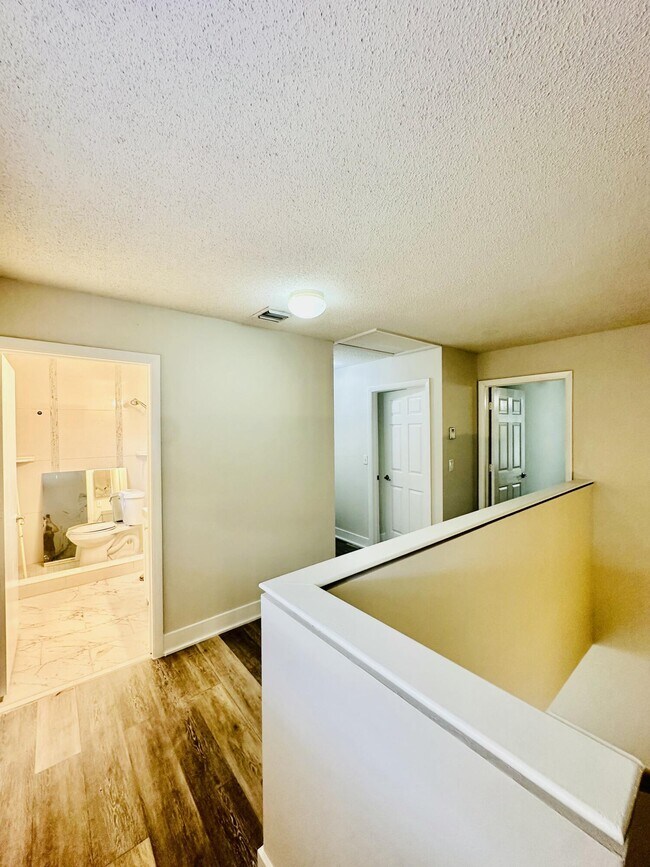 Building Photo - 451 Cypress Way W