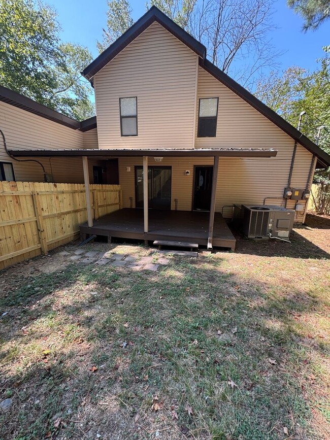 Building Photo - 625 Mercer Dr