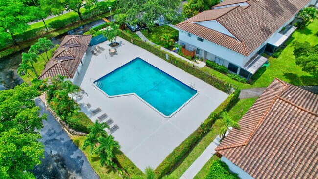 Building Photo - 7890 Lago Del Mar Dr