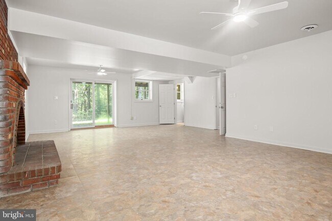 Building Photo - 6065 Eagles Nest Ln