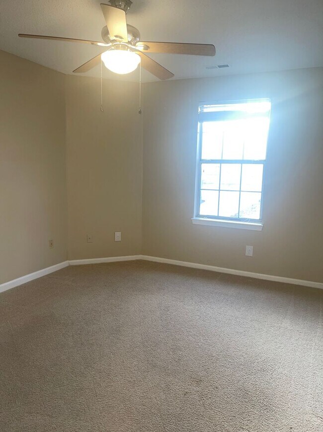 Building Photo - 820 E Willow Point Pl