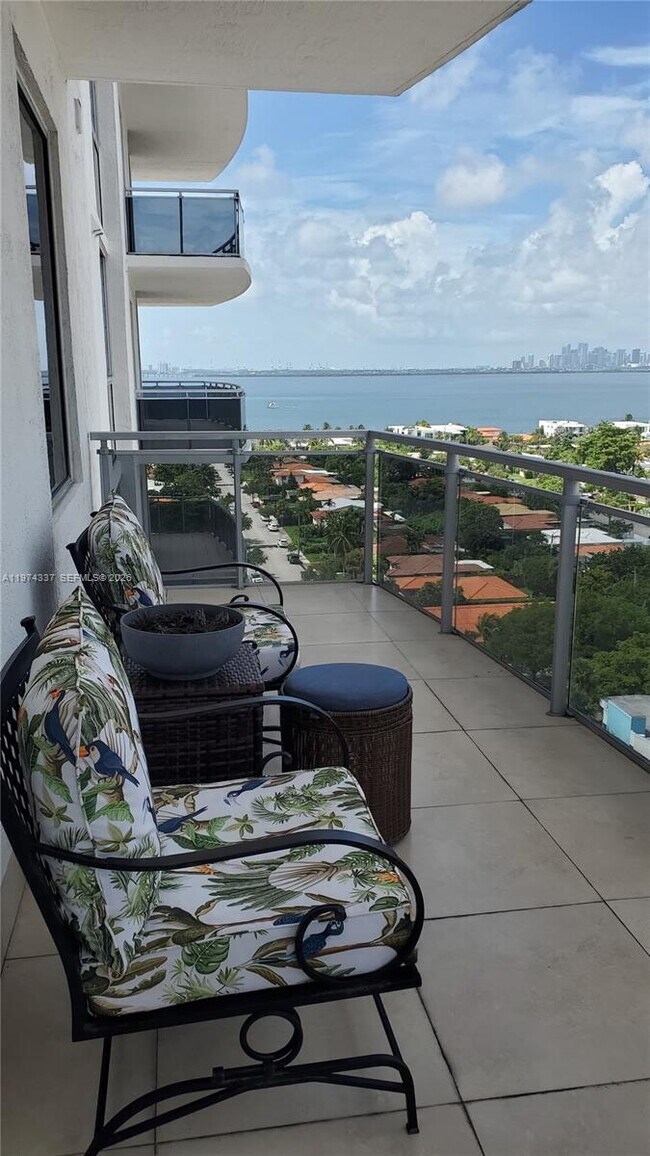 Building Photo - 7901 Hispanola Ave