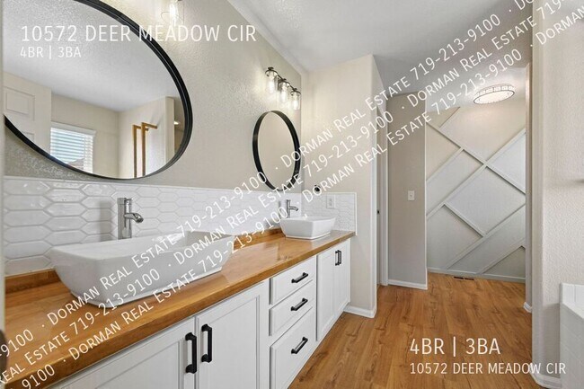 Building Photo - 10572 Deer Meadow Cir