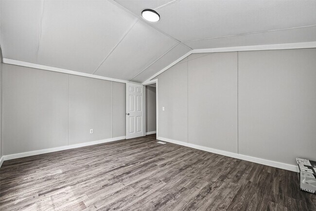 Building Photo - 2122 Koster Rd