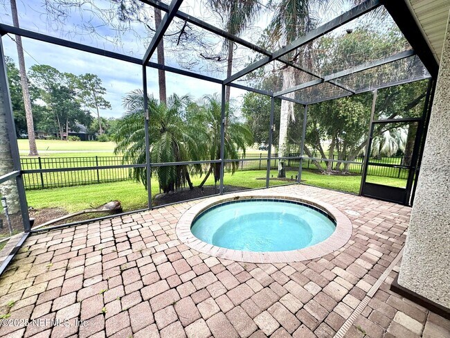 Building Photo - 1672 Pinecrest Dr