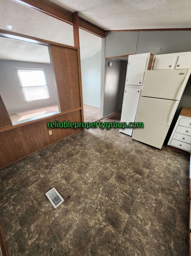 Building Photo - New Listing in Fort Wayne