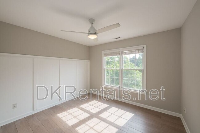 Building Photo - 1512 Fallen Leaf Dr SW