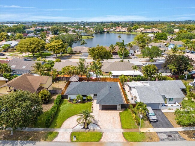 Building Photo - 730 SW 95 Terrace