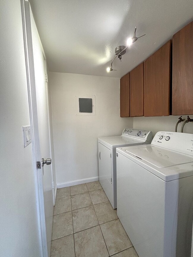 Building Photo - Charming 3-Bedroom, 2-Bath Townhome in Prime Fremont Location